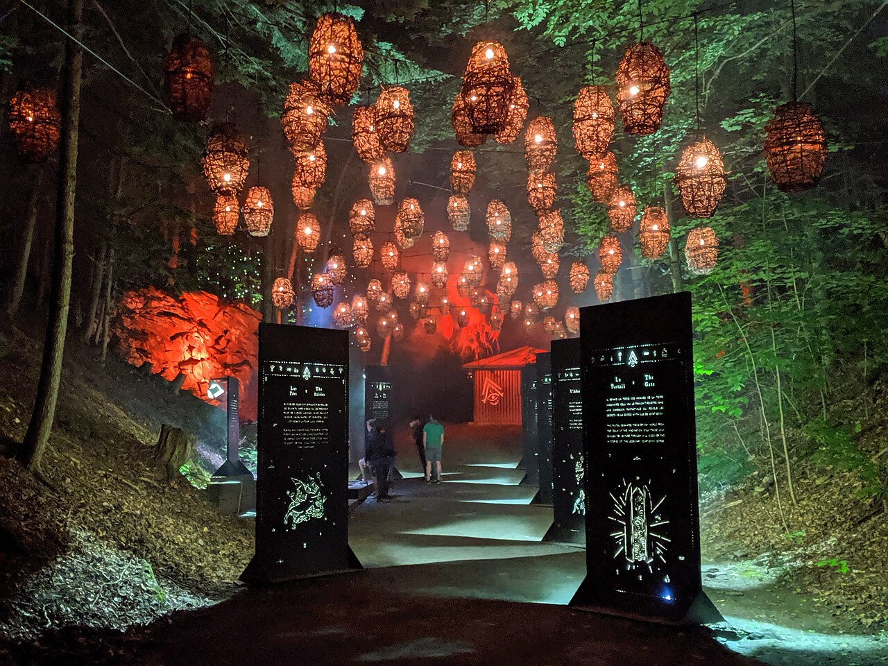 Foresta Lumina beginning, Moment Factory outdoor light walk